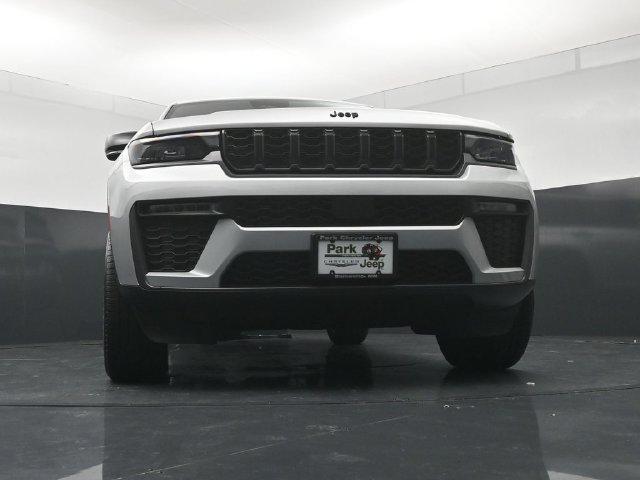 New 2026 Jeep Grand Cherokee Limited w/ Limited Altitude Package AWD/4WD image 19