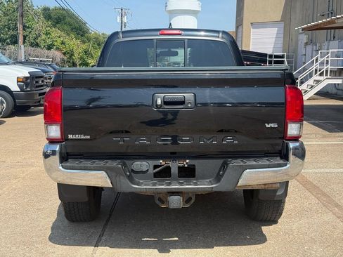 Used 2016 Toyota Tacoma TRD Off-Road AWD/4WD image 5