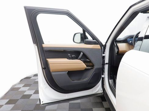 Used 2025 Land Rover Range Rover Sport SE image 5