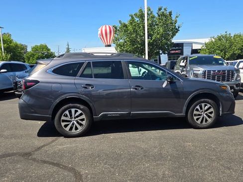 Used 2022 Subaru Outback Premium AWD/4WD image 3