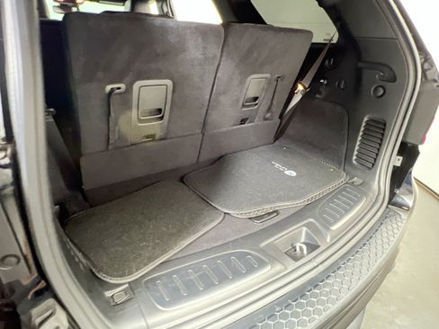 Used 2022 Dodge Durango R/T w/ Tow 'N Go Package AWD/4WD image 26