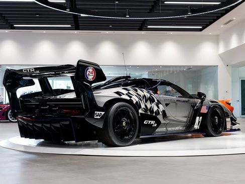 Used 2020 McLaren Senna RWD image 23