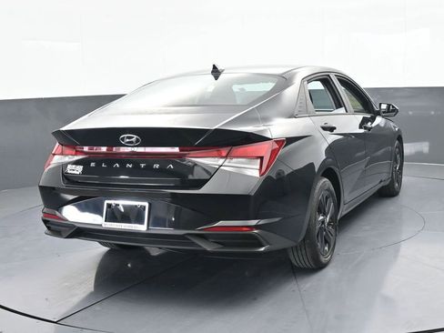 Used 2023 Hyundai Elantra SEL image 5