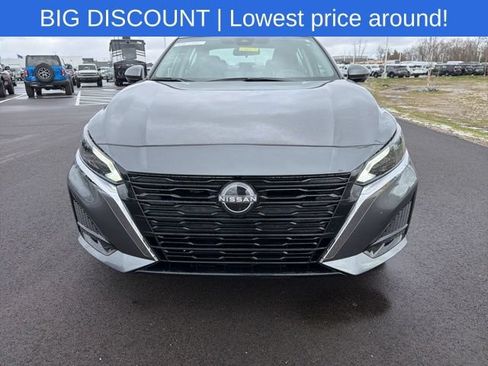 Used 2025 Nissan Altima 2.5 SL FWD image 13