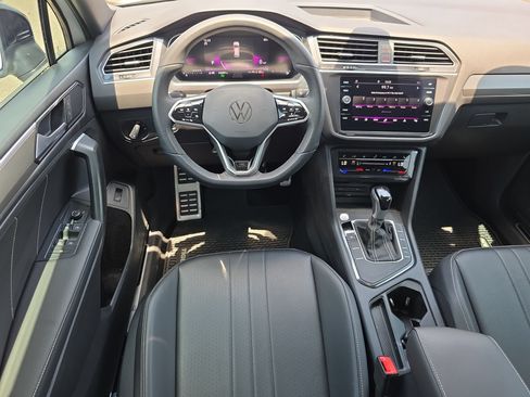 Used 2024 Volkswagen Tiguan SE R-Line w/ MDO Package, Three-Row FWD image 12