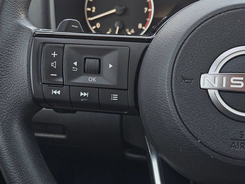 Used 2023 Nissan Rogue SV FWD image 32