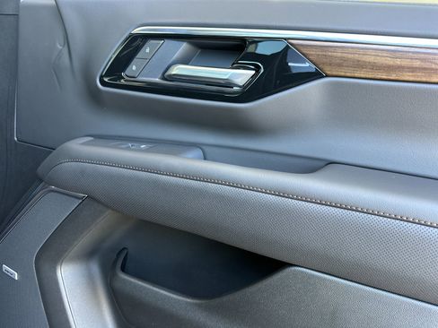 New 2025 Chevrolet Suburban High Country image 21