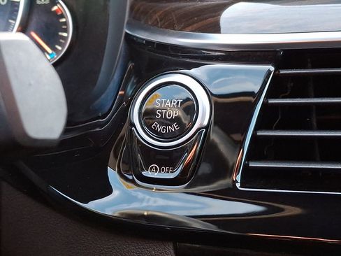 Used 2018 BMW 530i xDrive image 25