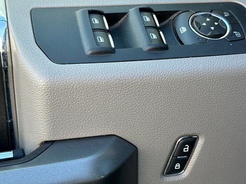 Used 2016 Ford F150 XLT image 12