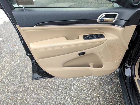 Used 2020 Jeep Grand Cherokee Limited w/ Luxury Group II image 16