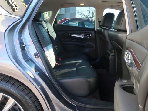 Used 2017 INFINITI Q70 3.7 image 22