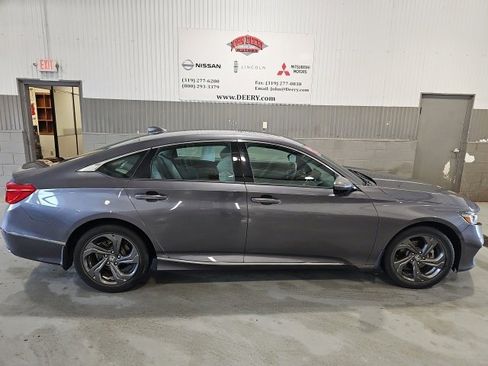 Used 2018 Honda Accord EX image 2