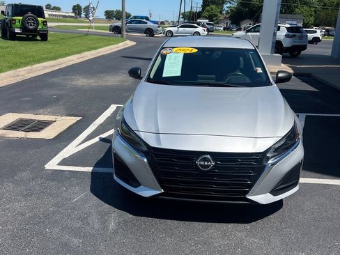 Used 2024 Nissan Altima 2.5 SV FWD image 5