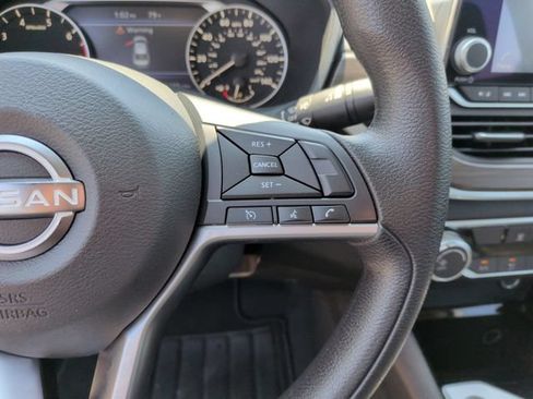 Used 2024 Nissan Altima 2.5 SV FWD image 15