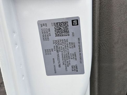 New 2025 Chevrolet Express 2500 Extended image 41