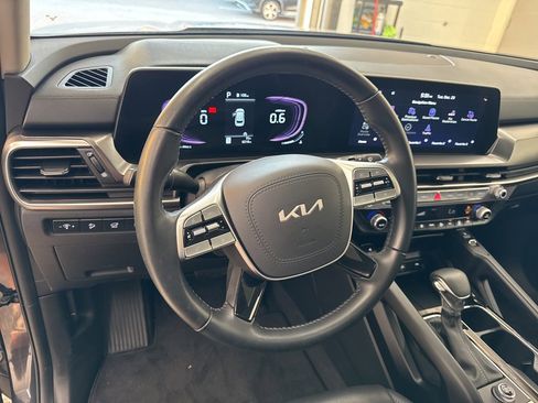 Used 2025 Kia Telluride S image 40