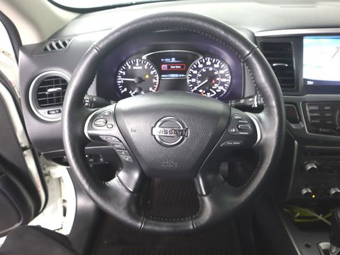 Used 2019 Nissan Pathfinder SL image 10