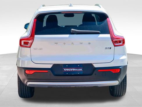 Used 2025 Volvo XC40 B5 Core AWD/4WD image 7