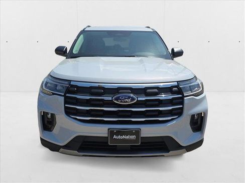 New 2025 Ford Explorer Active w/ Active Comfort Package image 8