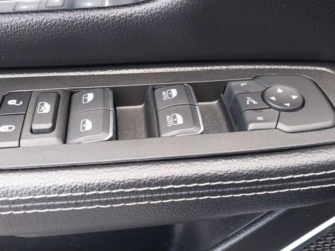 Used 2025 RAM 1500 Laramie image 31