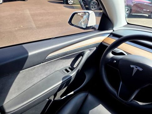 Used 2023 Tesla Model Y Long Range AWD/4WD image 18