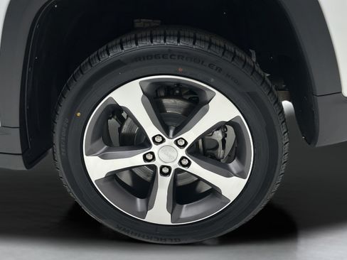 Used 2023 Jeep Grand Cherokee 4WD 4xe image 9