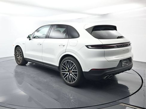 Certified 2025 Porsche Cayenne S AWD/4WD image 3