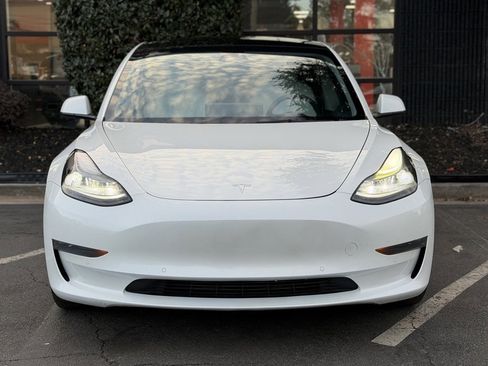 Used 2022 Tesla Model 3 Standard Range image 3