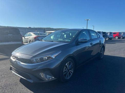 Certified 2023 Kia Forte LXS w/ LXS Technology Package FWD image 7