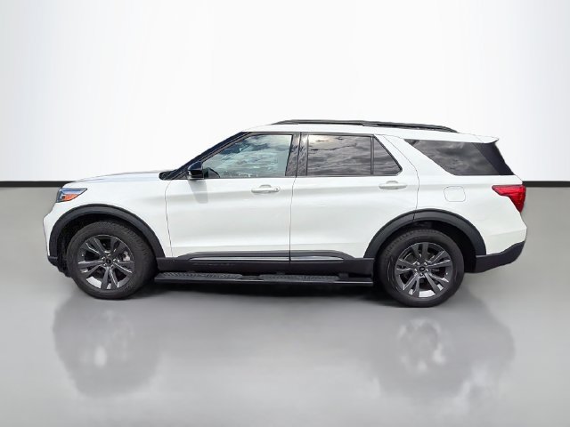 Used 2023 Ford Explorer XLT w/ Equipment Group 202A AWD/4WD image 4