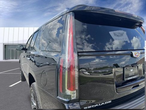 Used 2020 Cadillac Escalade Premium Luxury w/ Escalade Sport Edition AWD/4WD image 13
