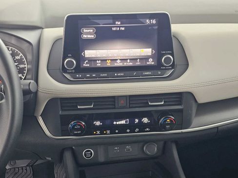 Used 2023 Nissan Rogue SV image 26