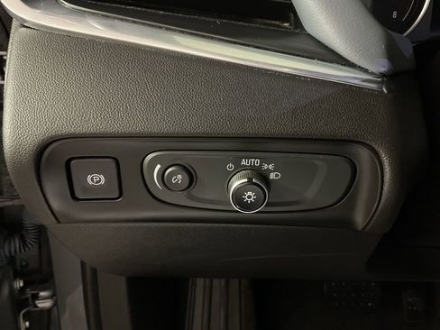 Used 2019 Buick Enclave Essence image 29