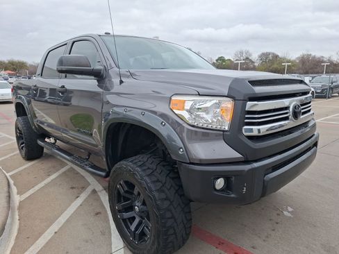 Used 2017 Toyota Tundra SR5 w/ SR5 Upgrade Package image 8