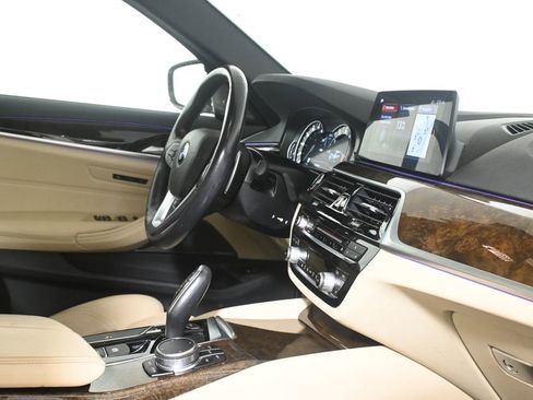 Used 2018 BMW 530i xDrive AWD/4WD image 8