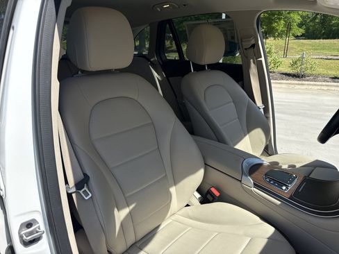 Used 2022 Mercedes-Benz GLC 300 4MATIC w/ Premium Package Lite image 33