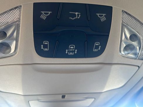 Used 2022 Chrysler Pacifica Touring-L image 25