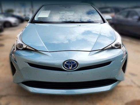 Used 2017 Toyota Prius Three w/ Carpet Mat Package FWD image 23