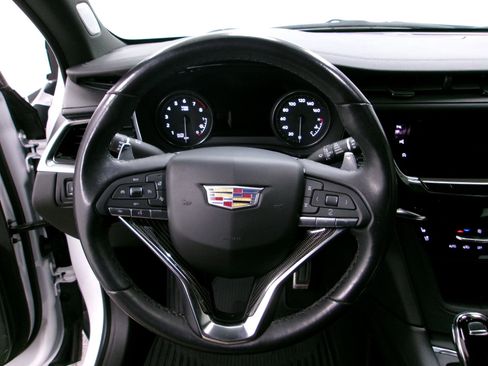 Used 2023 Cadillac XT6 Sport w/ LPO, ONYX Package image 8