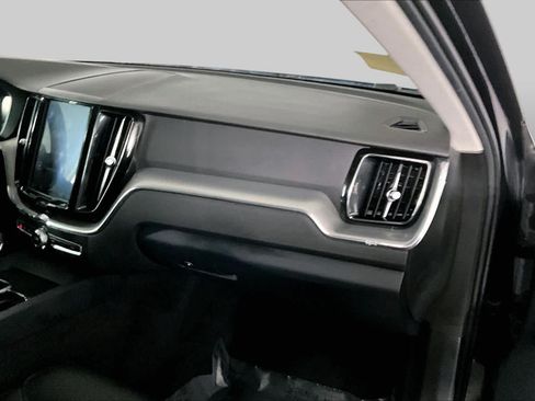 Used 2019 Volvo XC60 T5 Momentum w/ Premium Package AWD/4WD image 19
