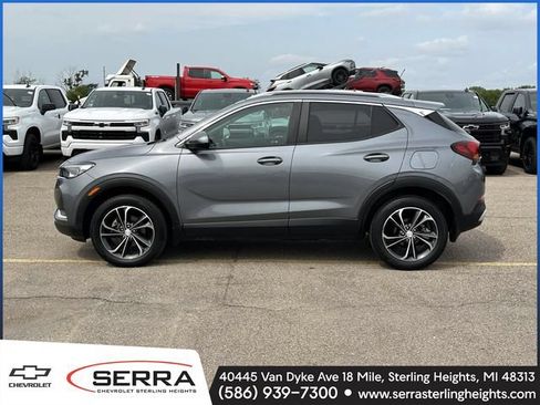 Used 2022 Buick Encore GX Select AWD/4WD image 2
