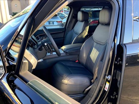New 2026 Land Rover Range Rover SE AWD/4WD image 13