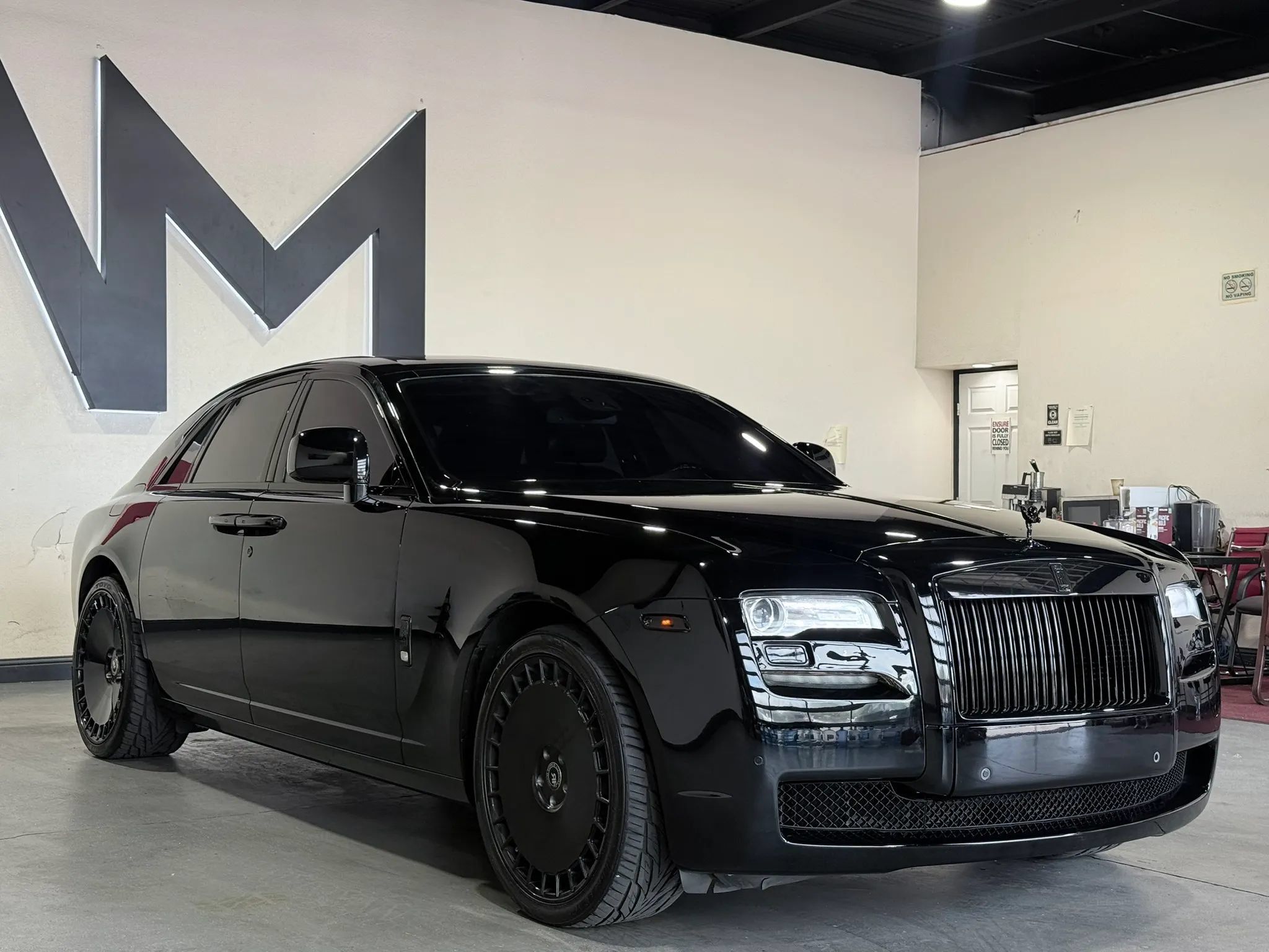 Used 2011 Rolls-Royce Ghost RWD image 3