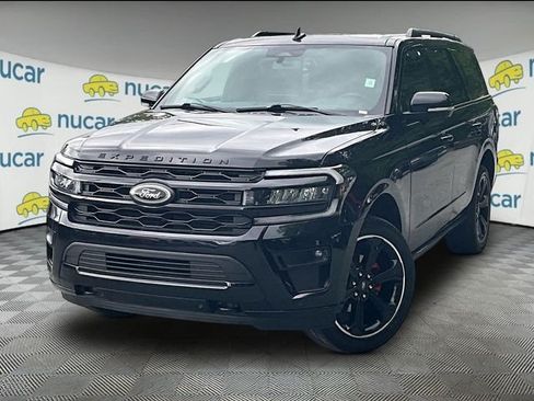 Used 2024 Ford Expedition Limited AWD/4WD image 12