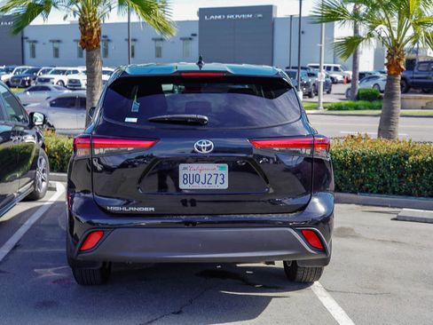 Used 2021 Toyota Highlander L image 11