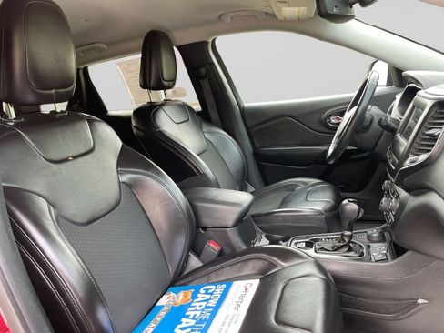 Used 2019 Jeep Cherokee Latitude Plus AWD/4WD image 8