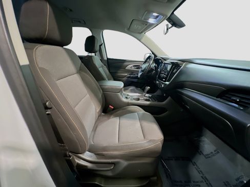 Used 2020 Chevrolet Traverse LT FWD image 20