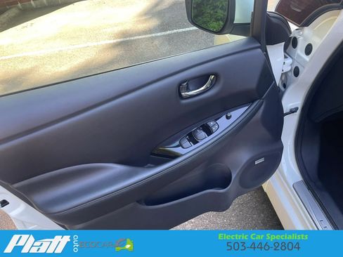 Used 2019 Nissan Leaf SL w/ SL Technology Package FWD image 16