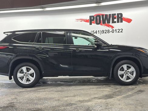 Used 2022 Toyota Highlander LE image 2