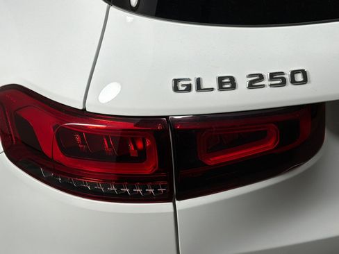 Used 2023 Mercedes-Benz GLB 250 image 26